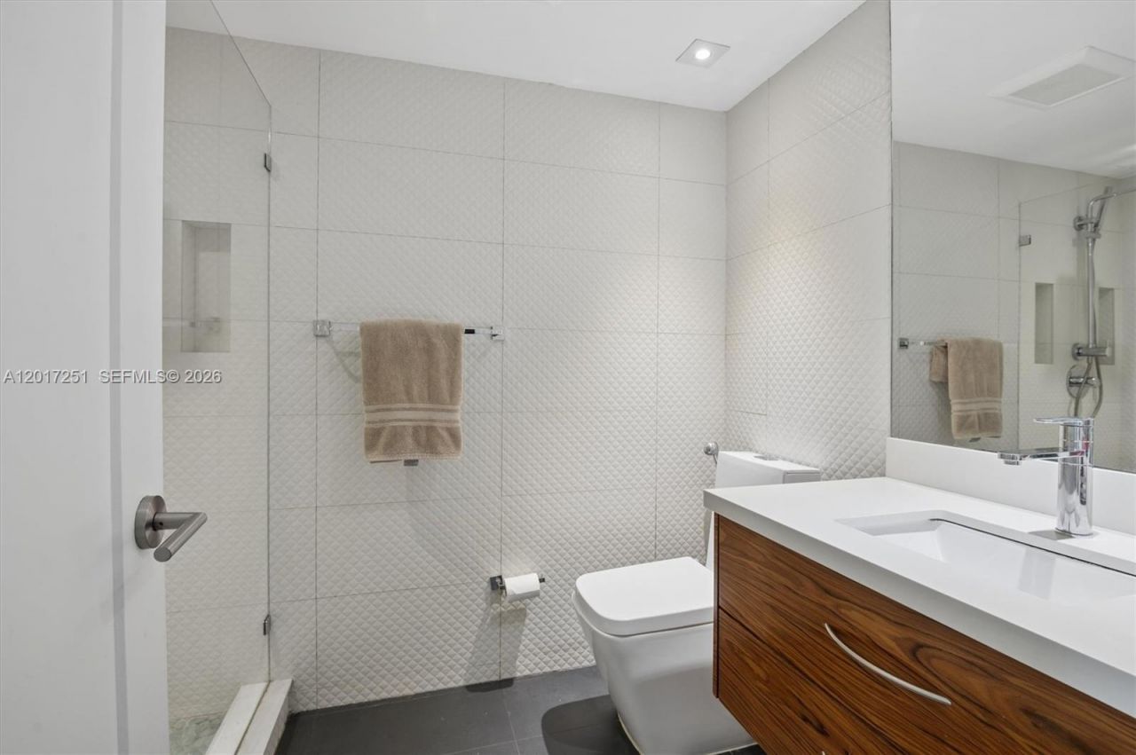 5660 Collins Ave , Unit 6C, Miami Beach, FL 33140 Photo