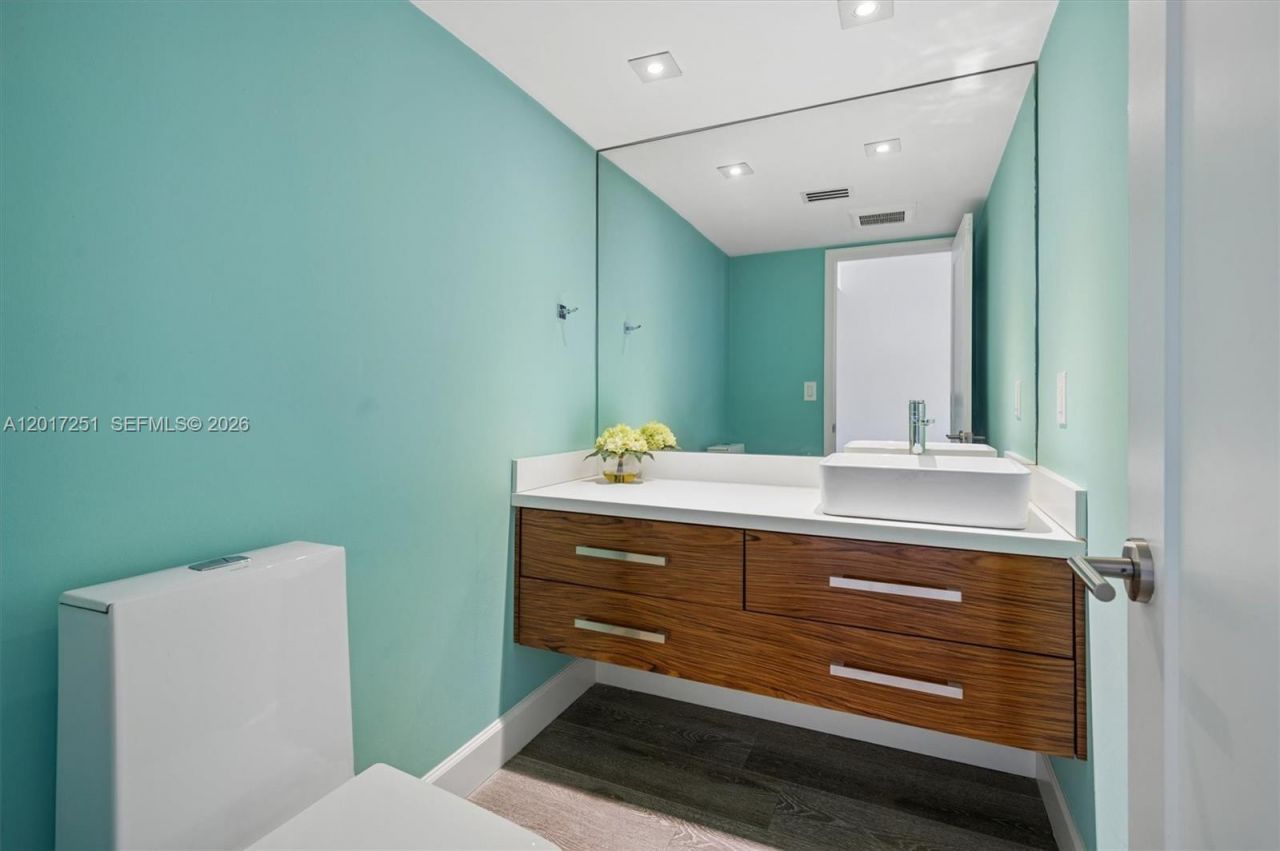 5660 Collins Ave , Unit 6C, Miami Beach, FL 33140 Photo