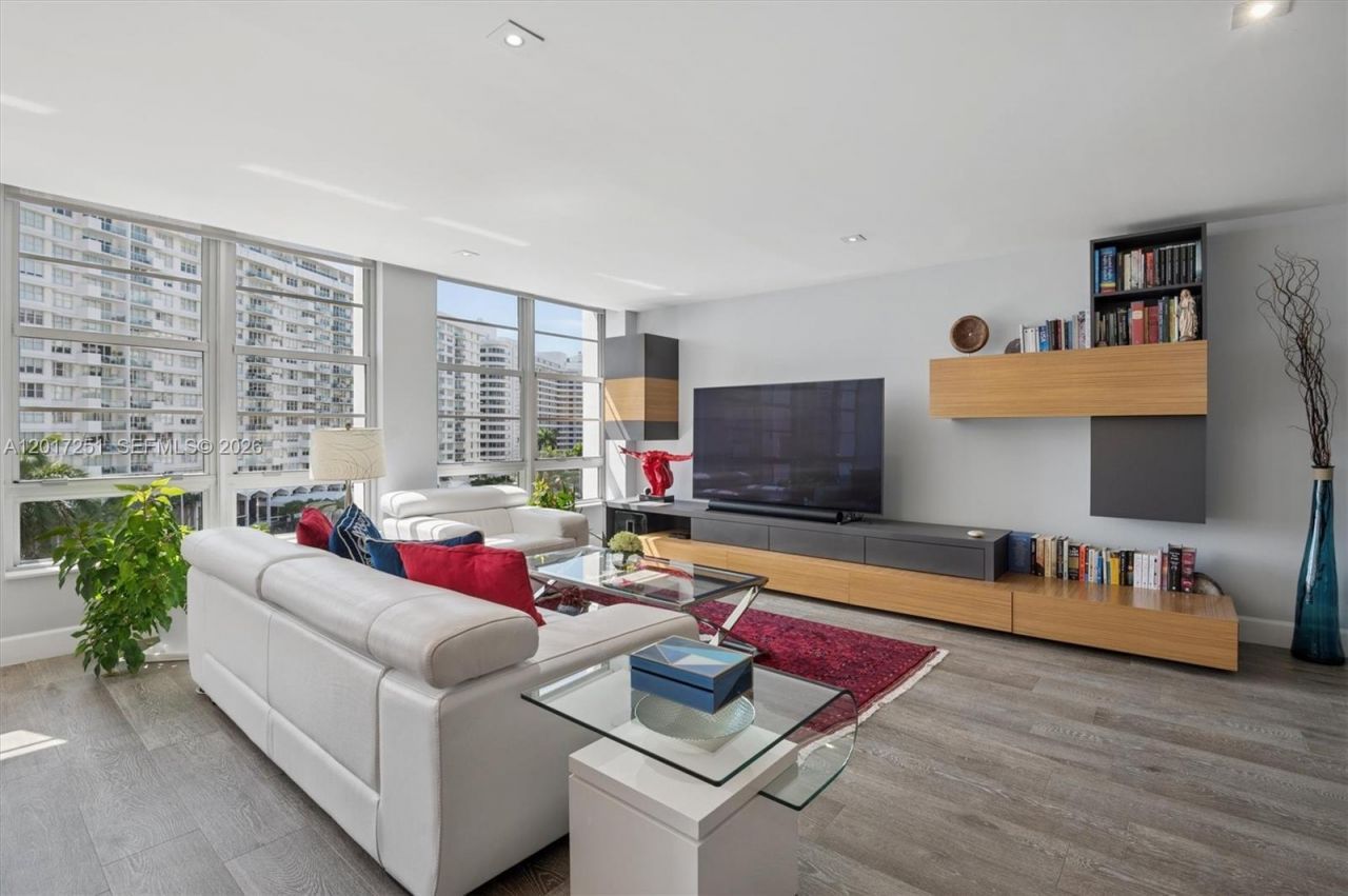 5660 Collins Ave , Unit 6C, Miami Beach, FL 33140 Photo