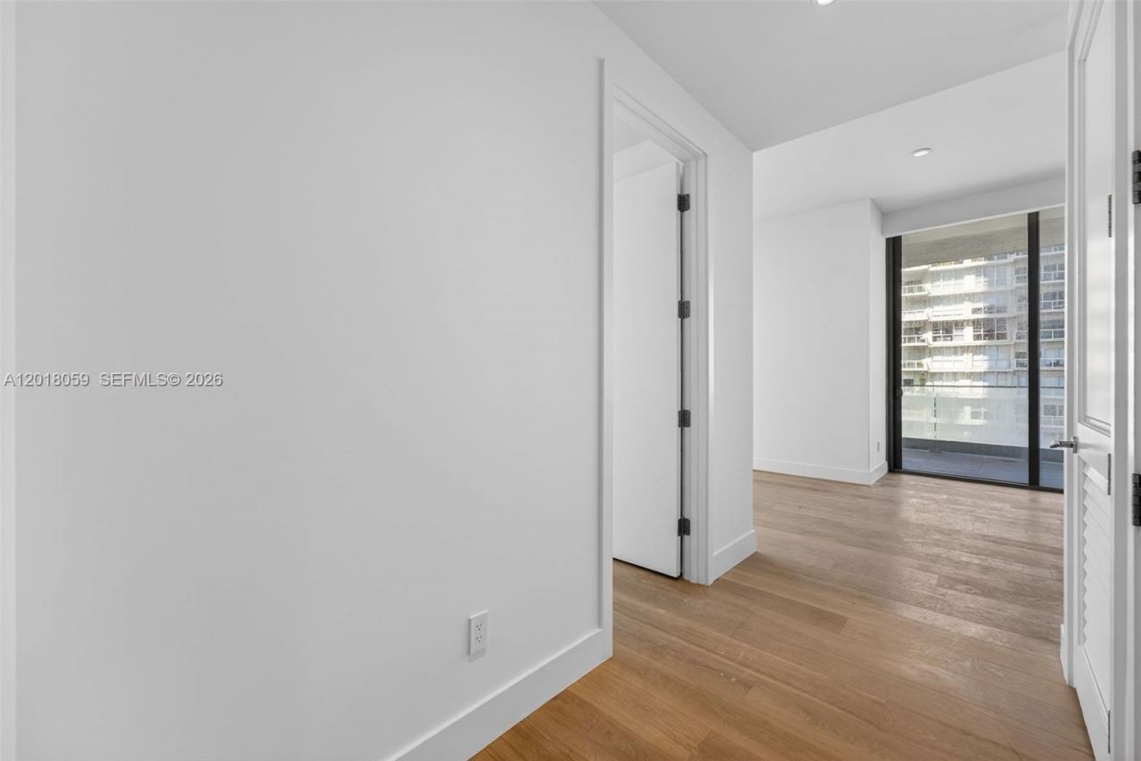 175 SE 25th Rd , Unit 1004, Miami, FL 33129 Photo