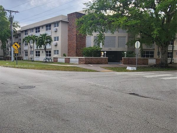 6580 Santona St, Unit A8, Coral Gables, FL 33146