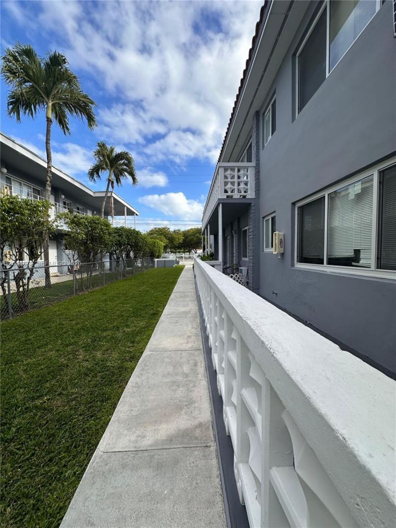 2045 Calais Dr , Unit 3, Miami Beach, FL 33141 Photo