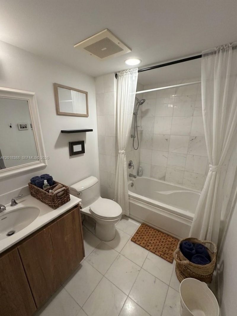 665 NE 25th St, Unit 1404, Miami, FL 33137 Photo