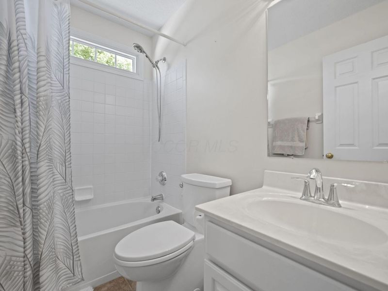 712 Scioto Meadows Boulevard, Grove City, OH 43123 Photo 31