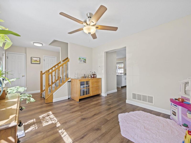 712 Scioto Meadows Boulevard, Grove City, OH 43123 Photo 5