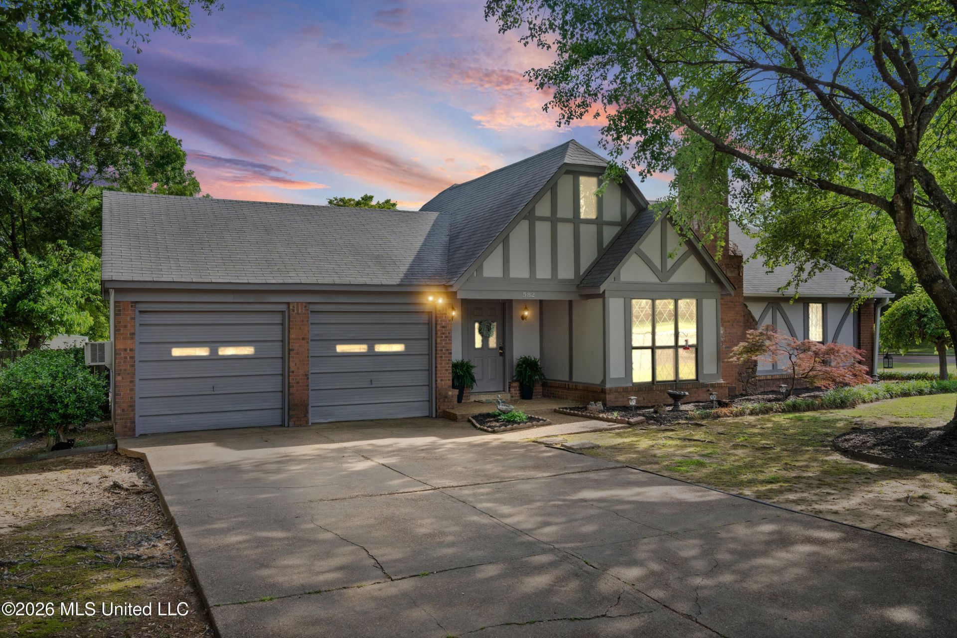 582 White Ash Drive, Southaven, MS 38671 Main Photo