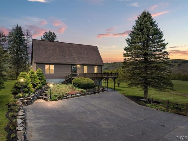 1493 Falls Road , Chittenango, NY 13037