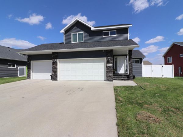 4312 10th Street S, Moorhead, MN 56560