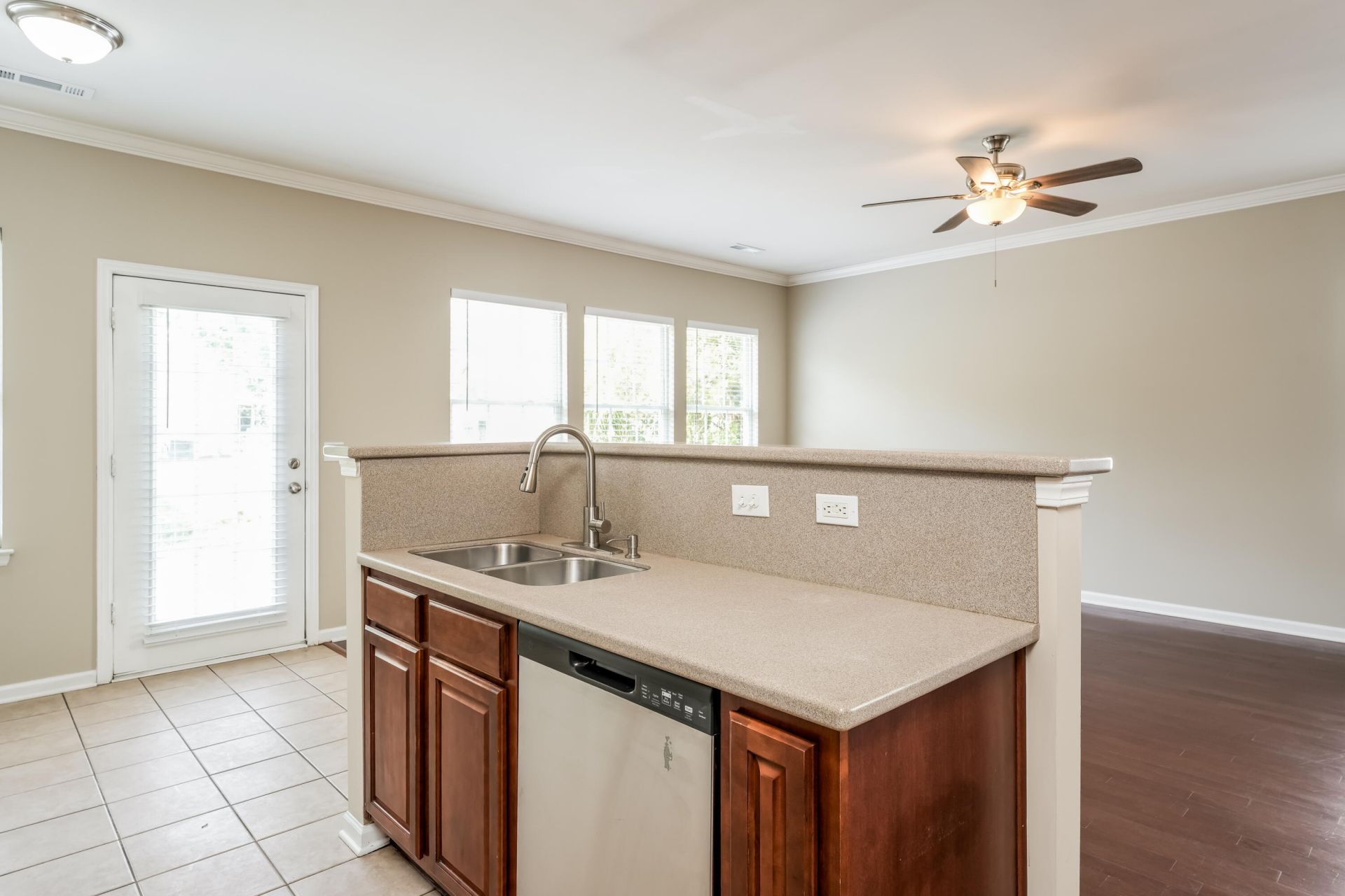 231 Xavier Street Photo 11