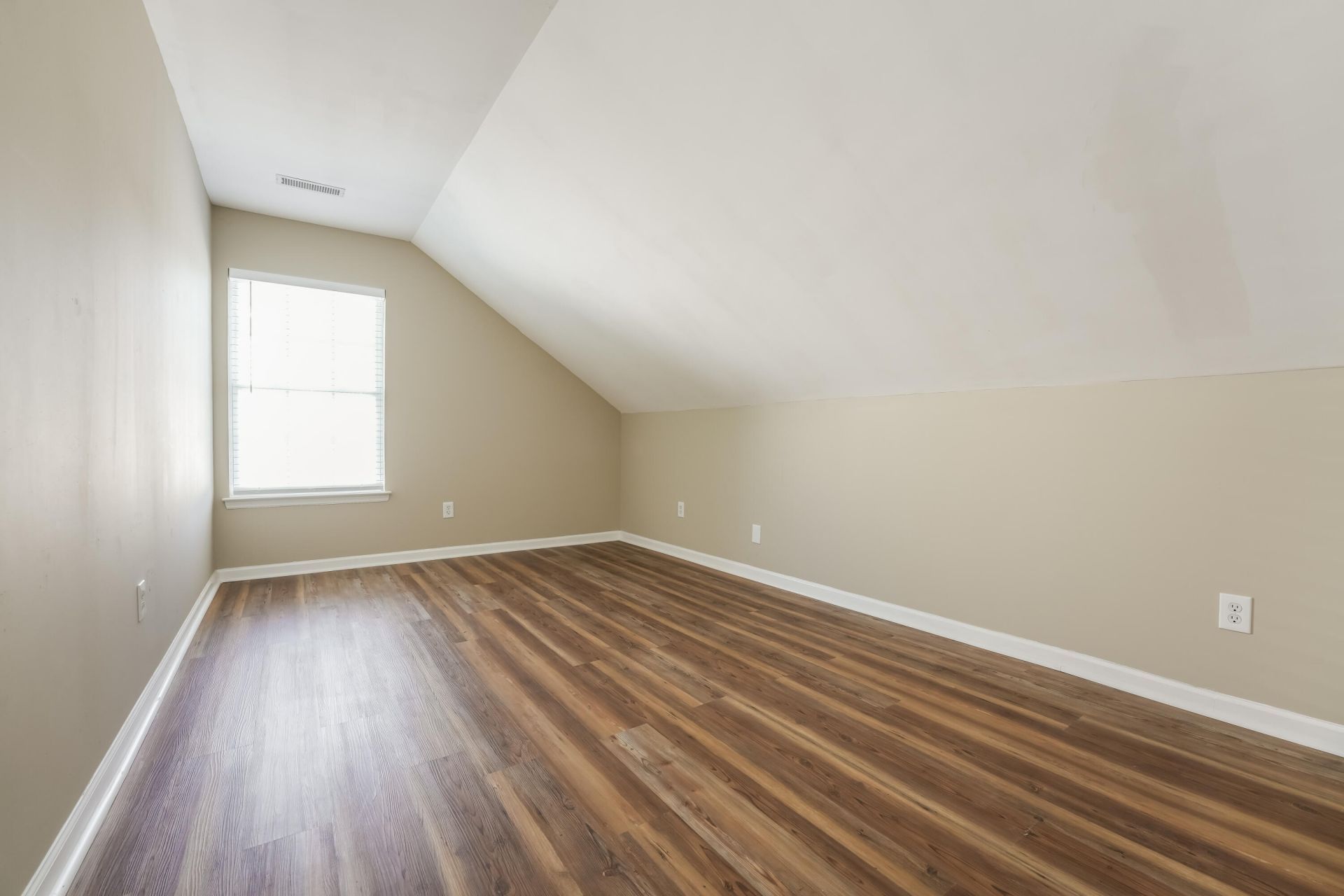 231 Xavier Street Photo 16