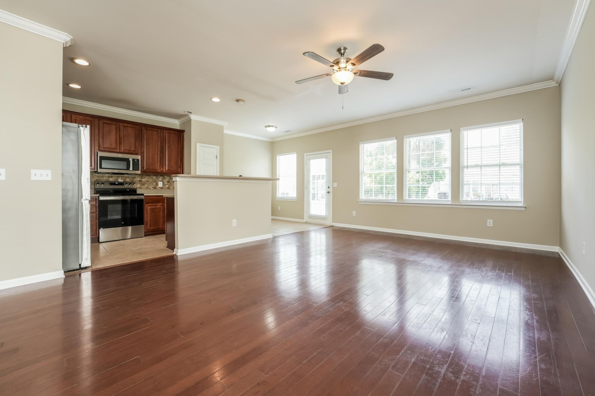 231 Xavier Street Photo 6