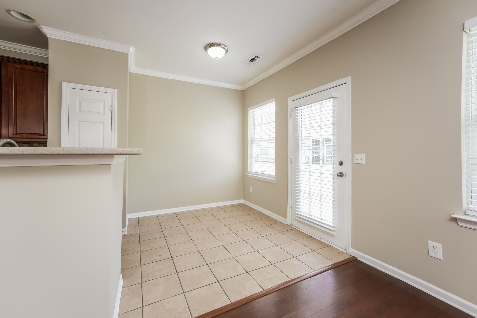 231 Xavier Street Photo 9