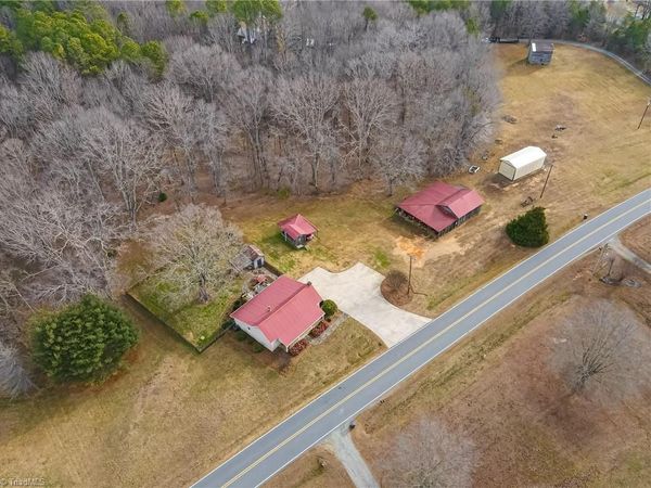 1182 Rosebud Road , Walnut Cove, NC 27052
