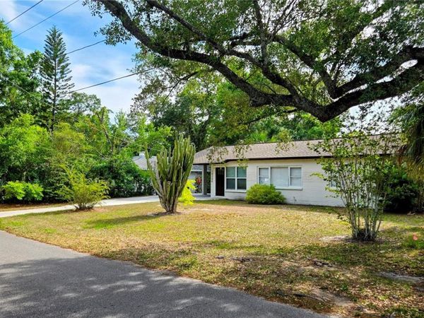 10206 N OAKLEAF AVENUE , TAMPA, FL 33612
