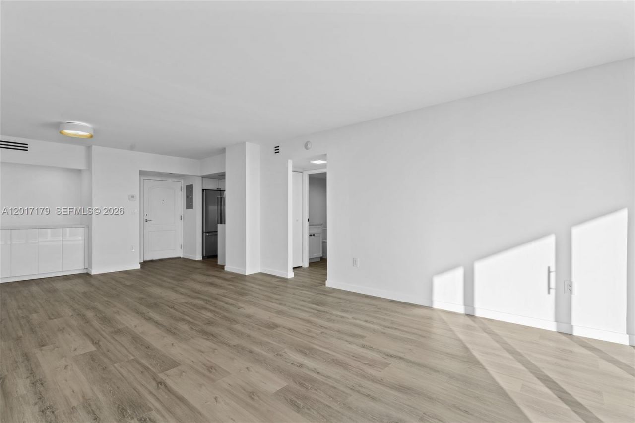 3675 N Country Club Dr , Unit 1906, Aventura, FL 33180 Photo