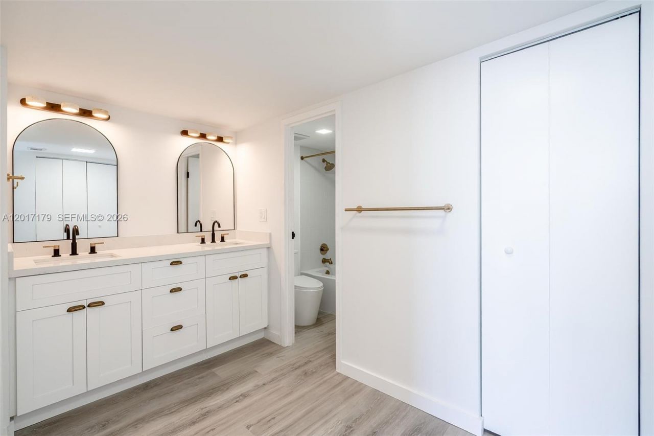 3675 N Country Club Dr , Unit 1906, Aventura, FL 33180 Photo