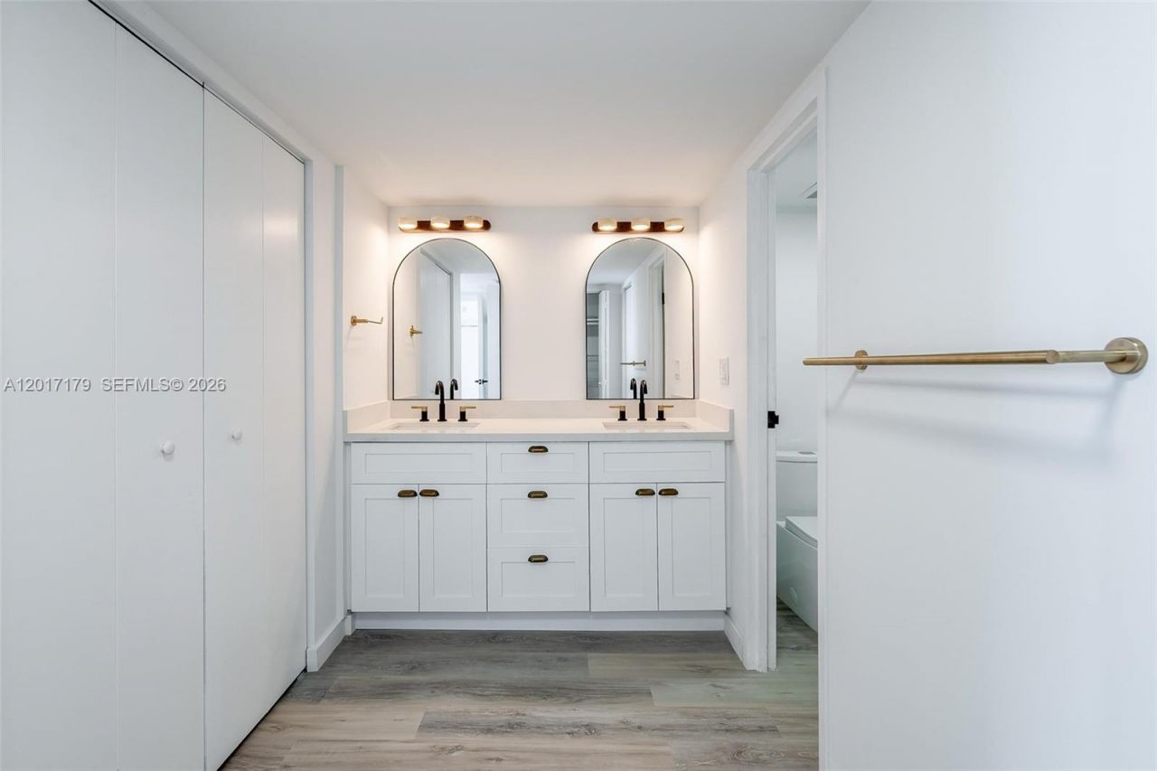 3675 N Country Club Dr , Unit 1906, Aventura, FL 33180 Photo