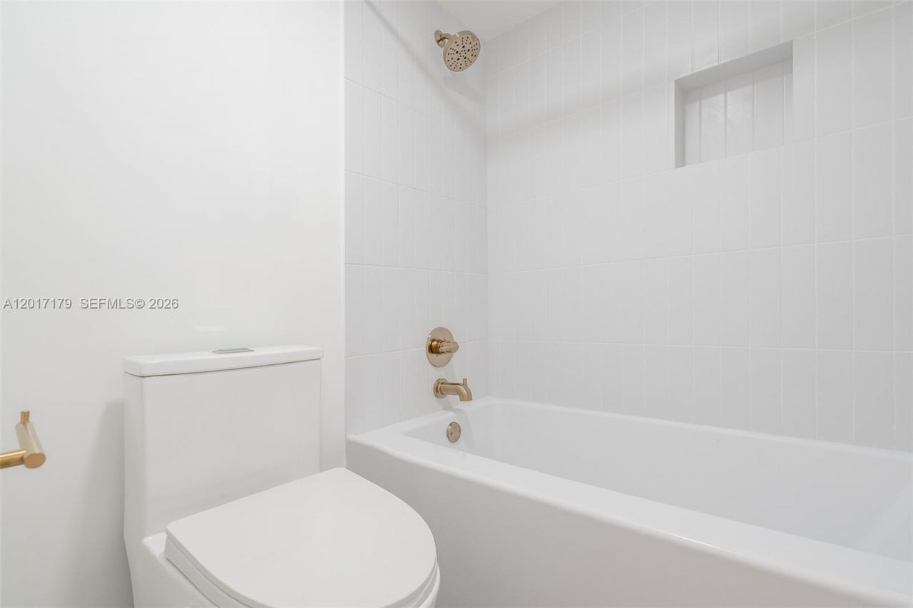 3675 N Country Club Dr , Unit 1906, Aventura, FL 33180 Photo