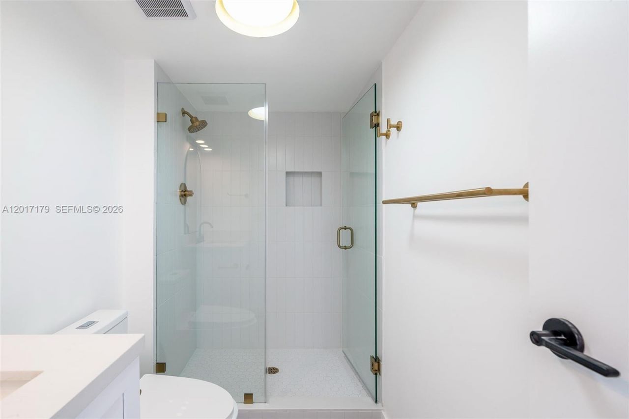 3675 N Country Club Dr , Unit 1906, Aventura, FL 33180 Photo