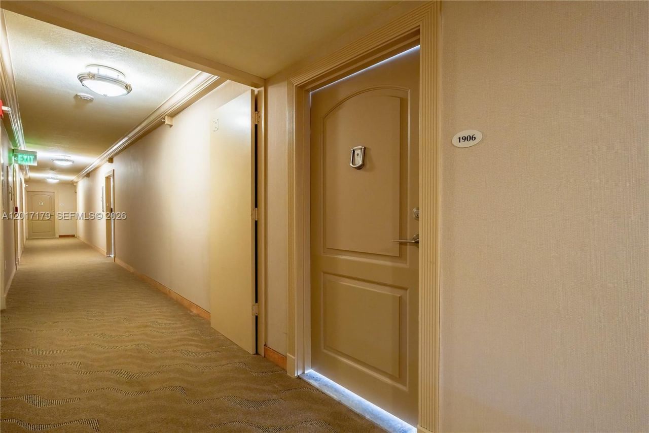 3675 N Country Club Dr , Unit 1906, Aventura, FL 33180 Photo