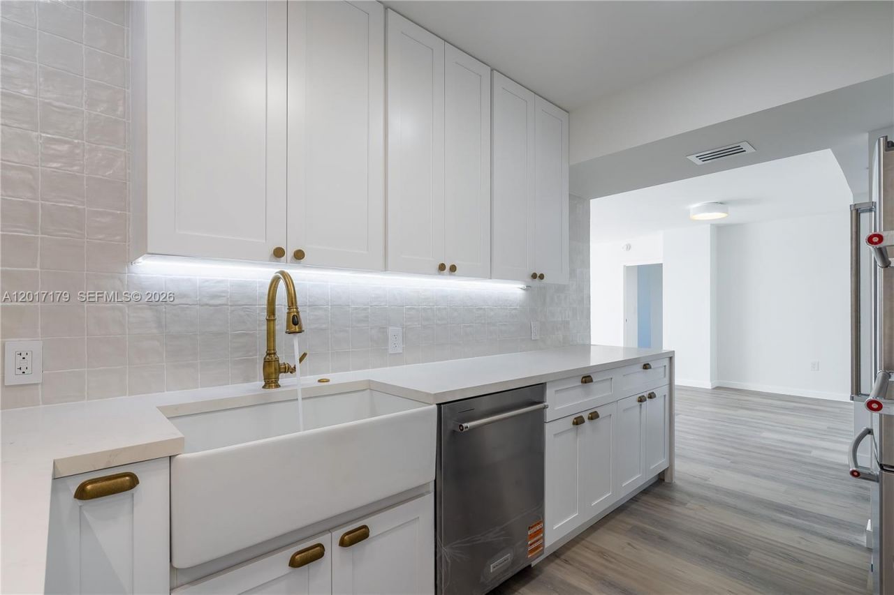 3675 N Country Club Dr , Unit 1906, Aventura, FL 33180 Photo