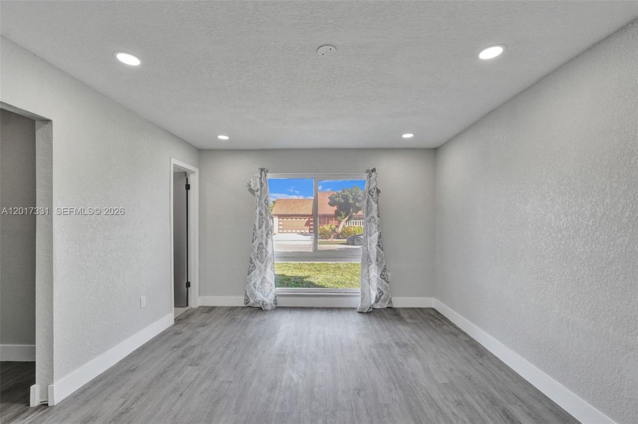 8400 NW 7th St , Pembroke Pines, FL 33024 Photo