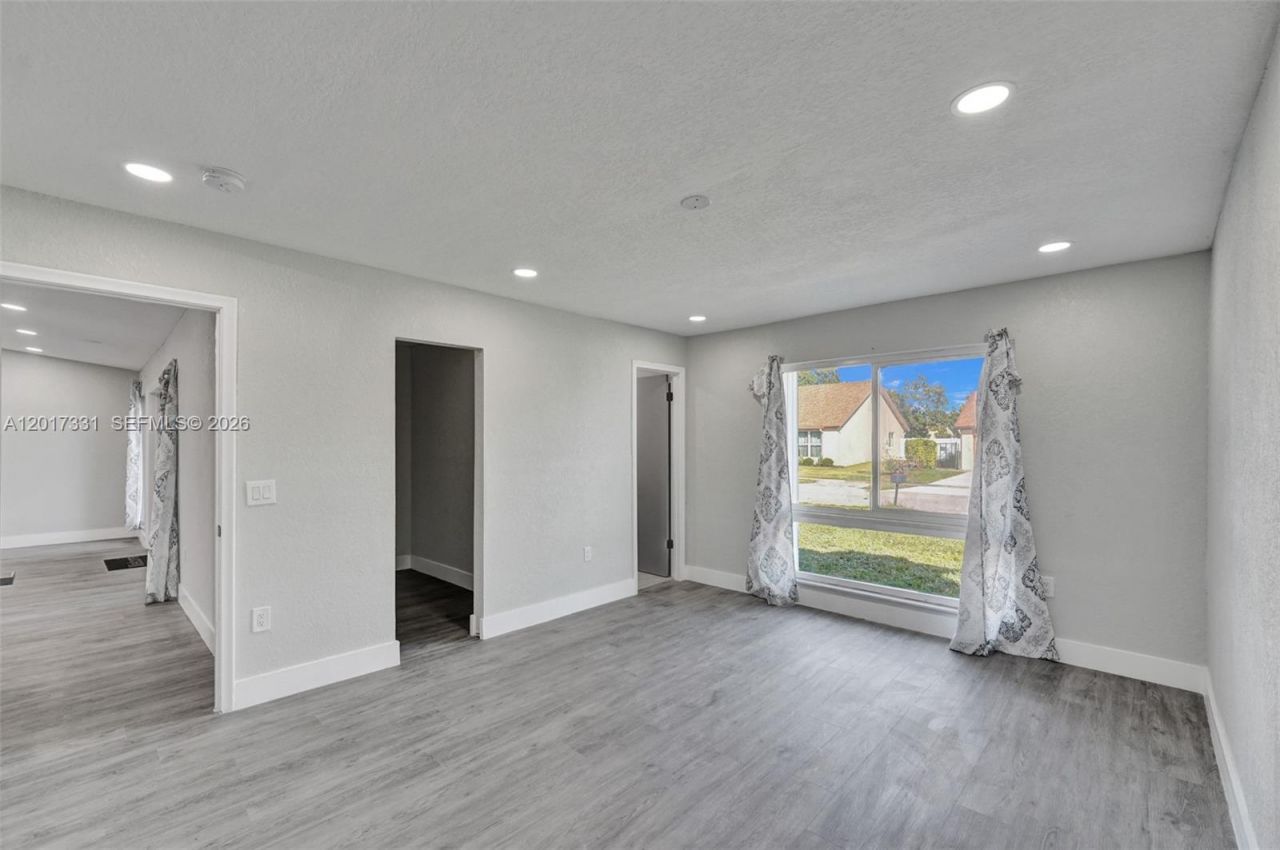 8400 NW 7th St , Pembroke Pines, FL 33024 Photo