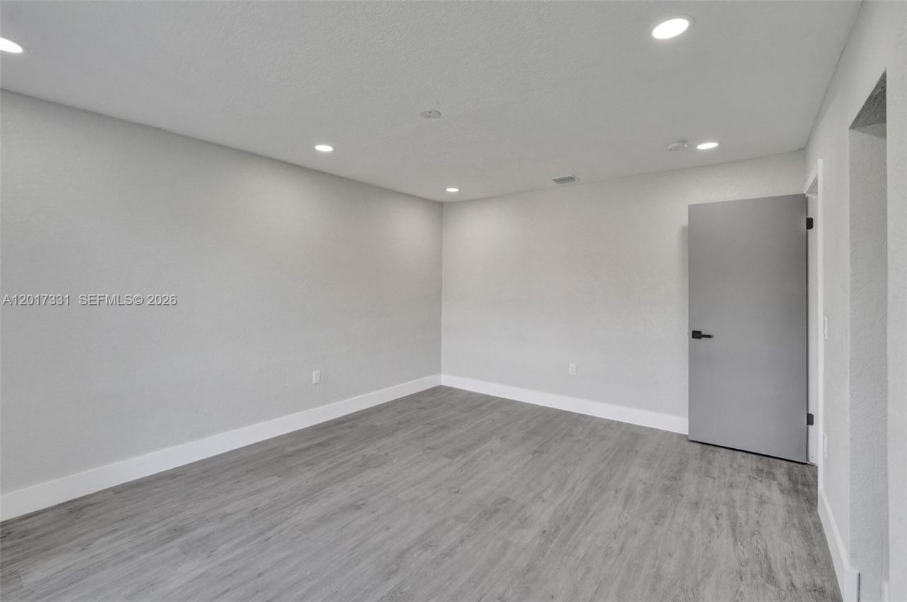 8400 NW 7th St , Pembroke Pines, FL 33024 Photo