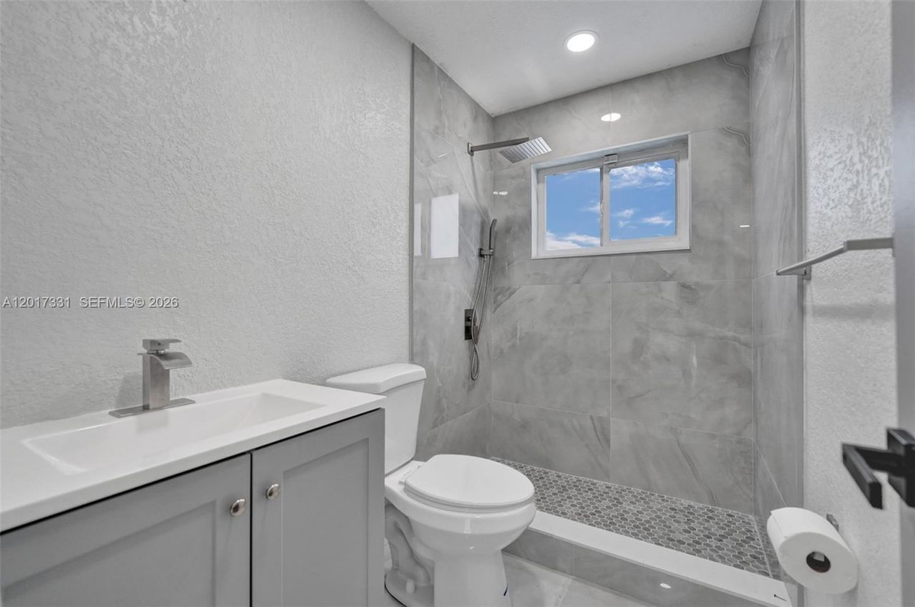 8400 NW 7th St , Pembroke Pines, FL 33024 Photo