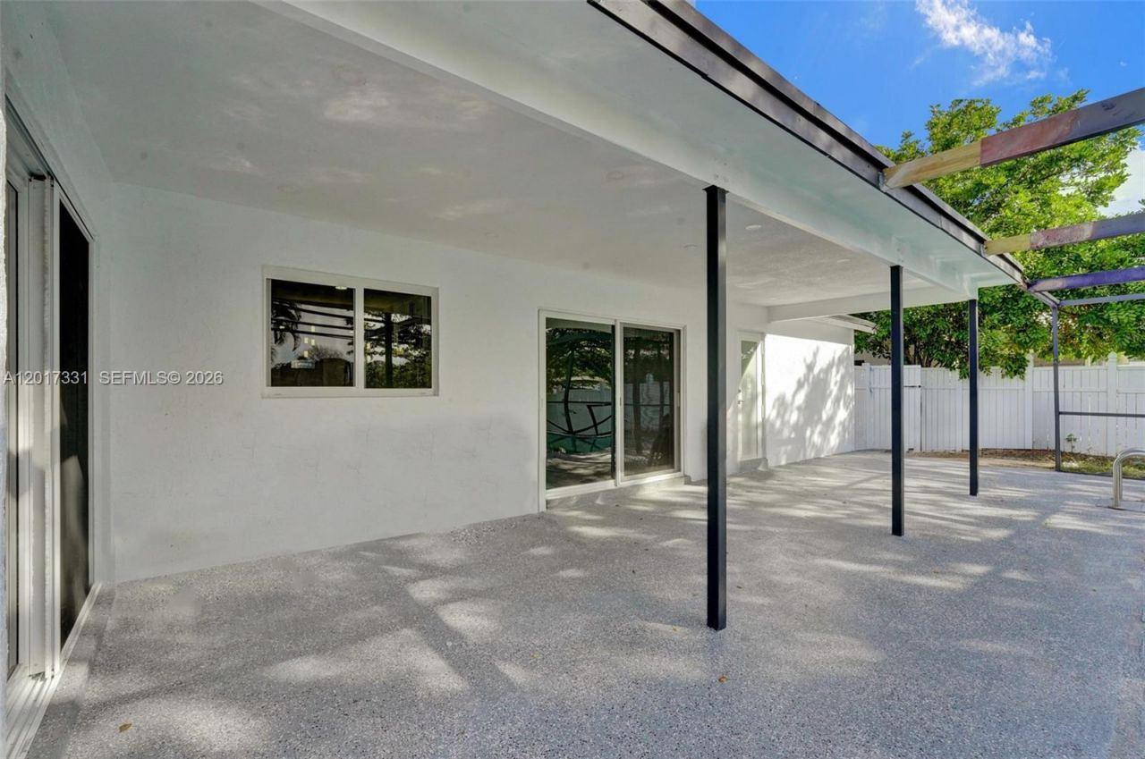 8400 NW 7th St , Pembroke Pines, FL 33024 Photo