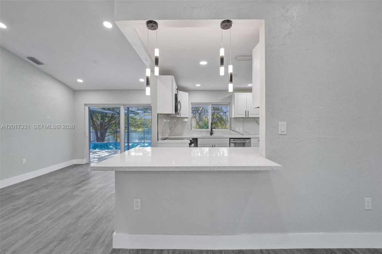 8400 NW 7th St , Pembroke Pines, FL 33024 Photo