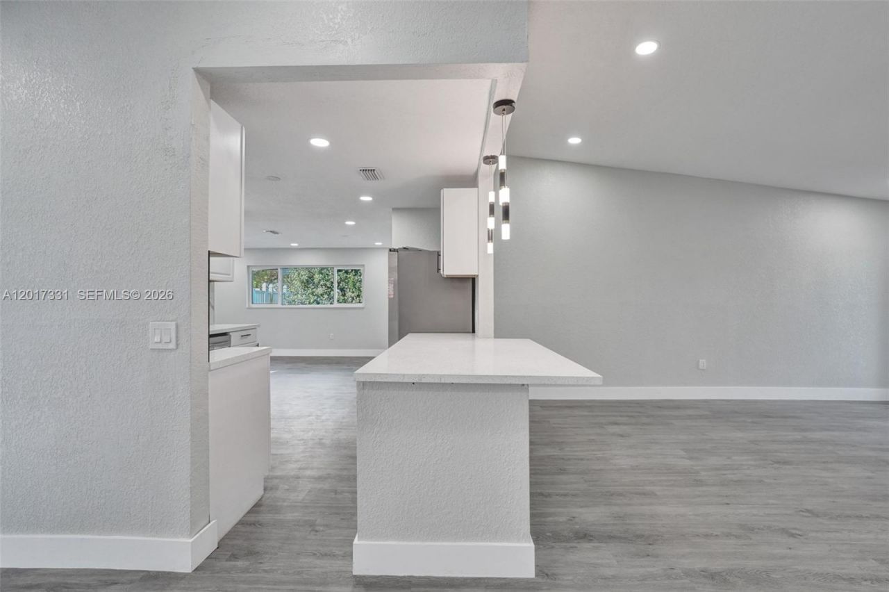 8400 NW 7th St , Pembroke Pines, FL 33024 Photo