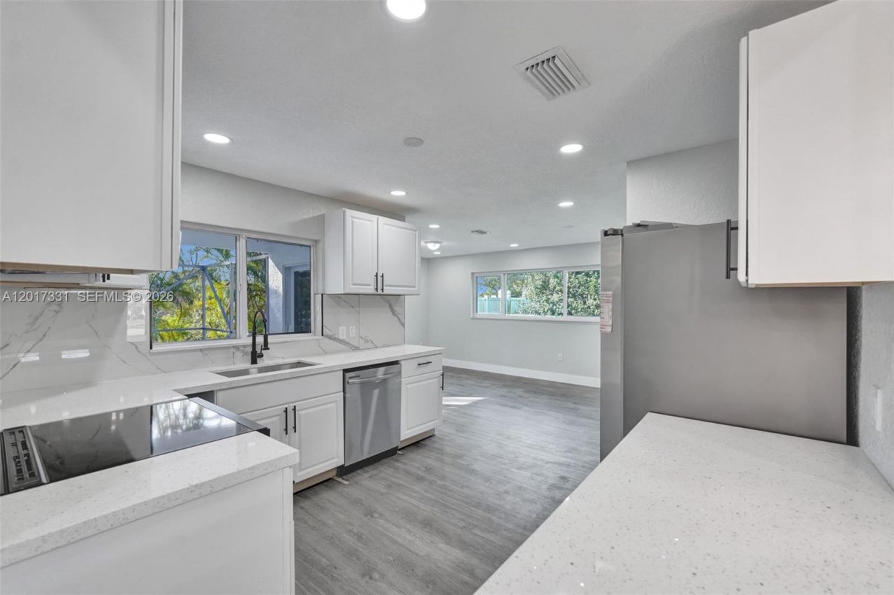 8400 NW 7th St , Pembroke Pines, FL 33024 Photo