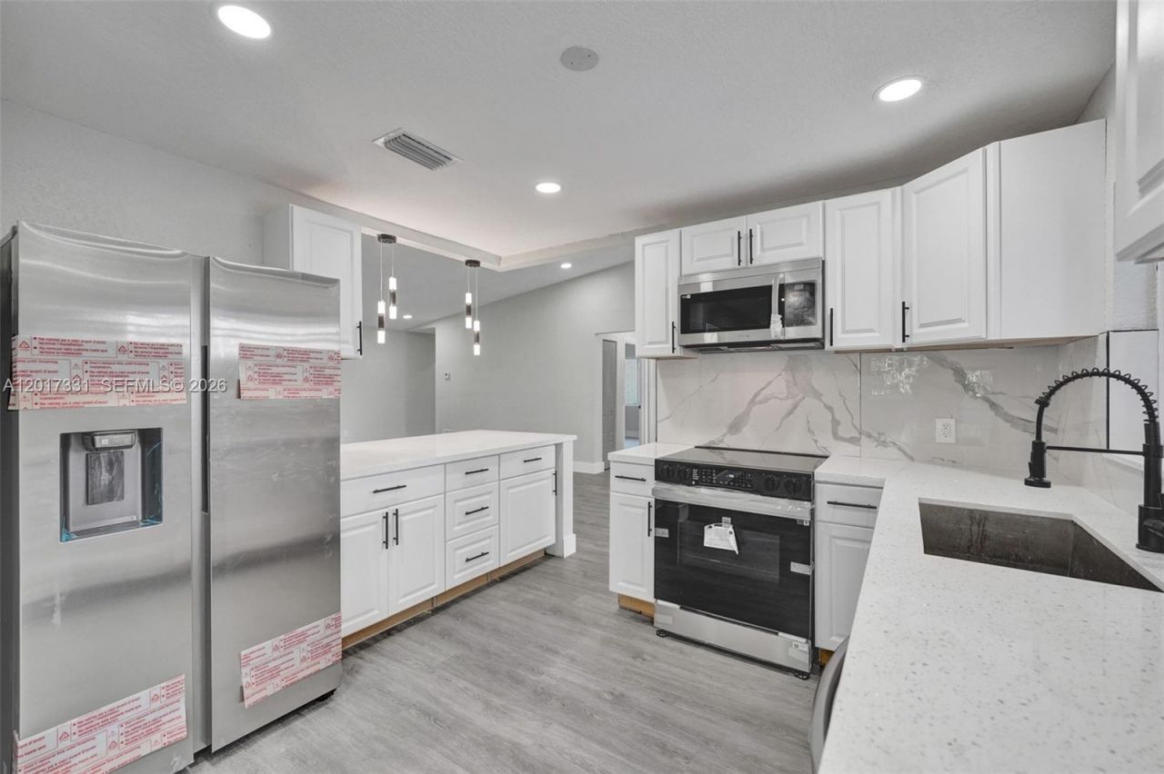 8400 NW 7th St , Pembroke Pines, FL 33024 Photo
