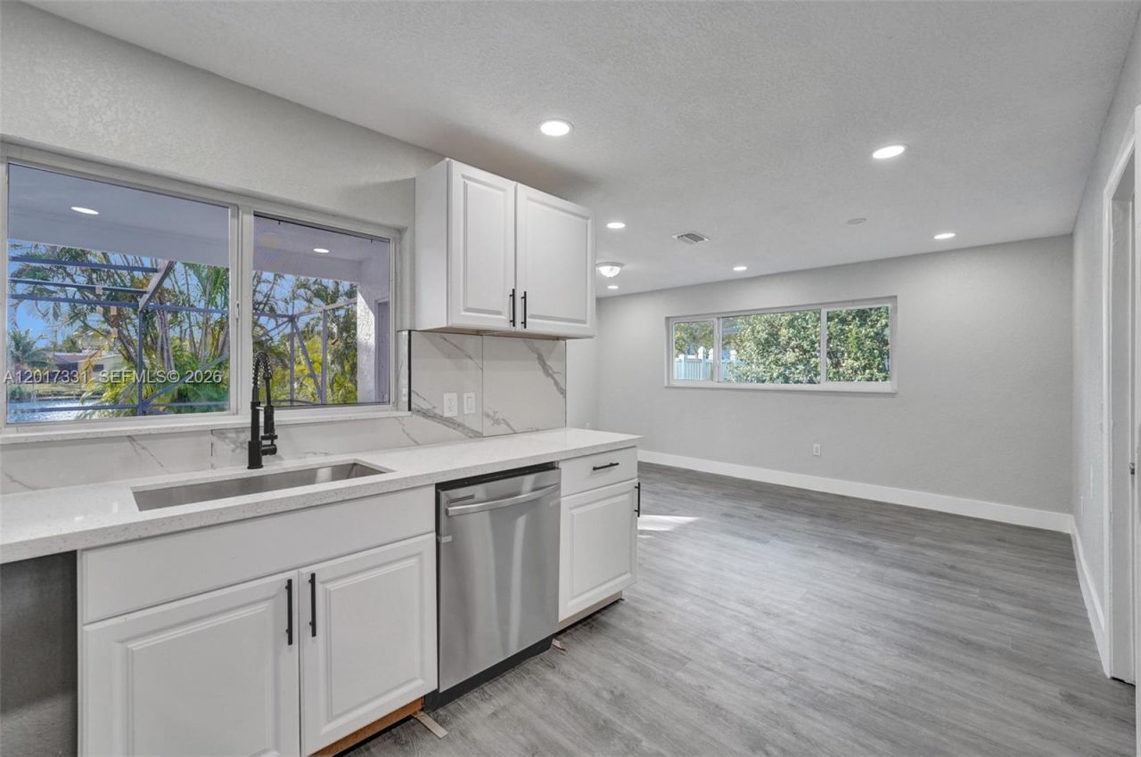 8400 NW 7th St , Pembroke Pines, FL 33024 Photo
