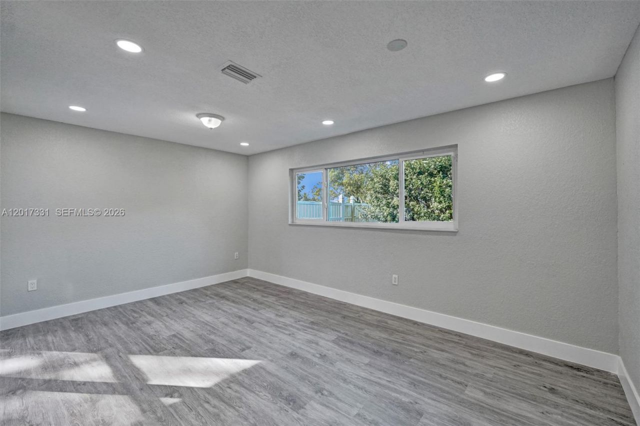 8400 NW 7th St , Pembroke Pines, FL 33024 Photo