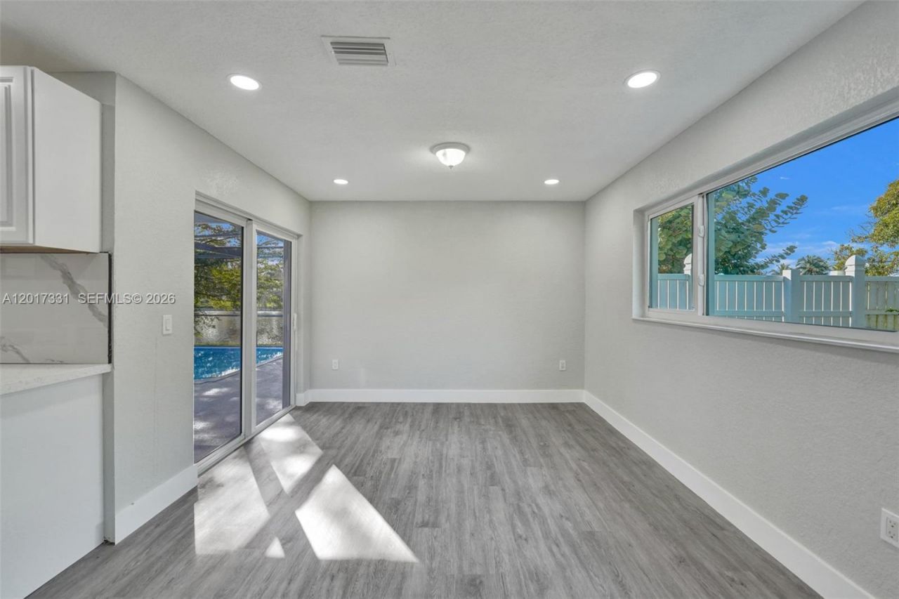 8400 NW 7th St , Pembroke Pines, FL 33024 Photo