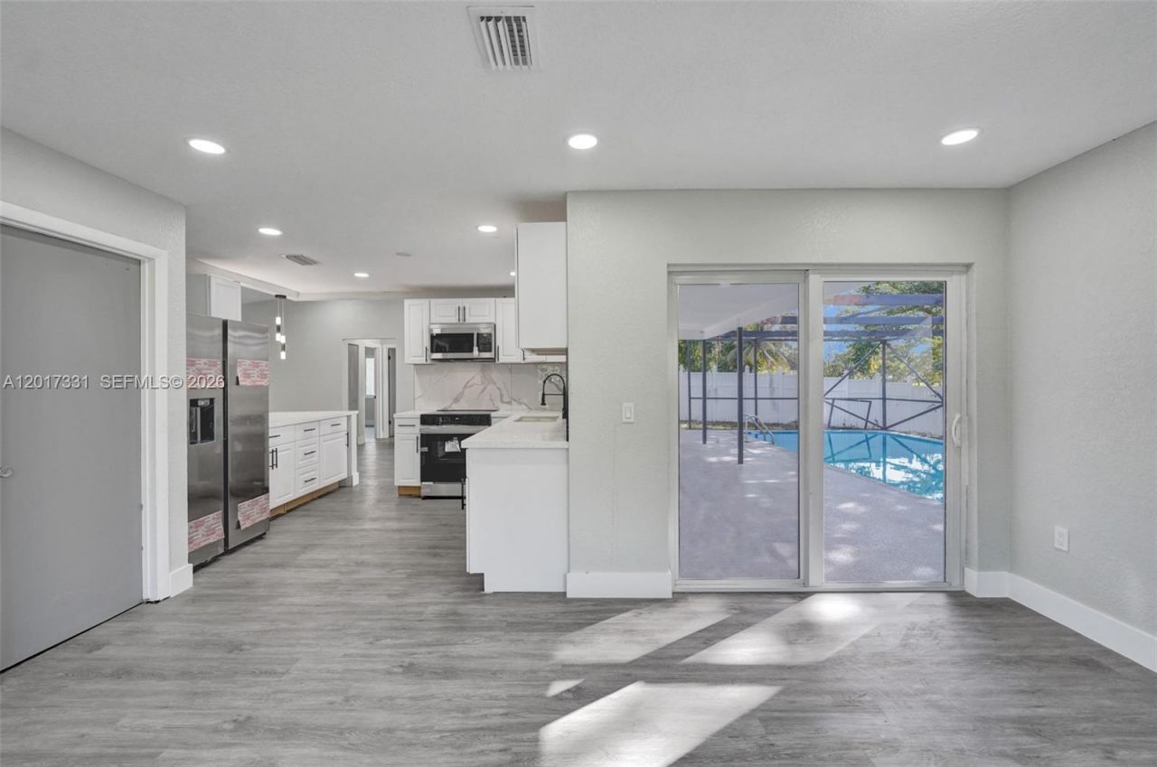 8400 NW 7th St , Pembroke Pines, FL 33024 Photo