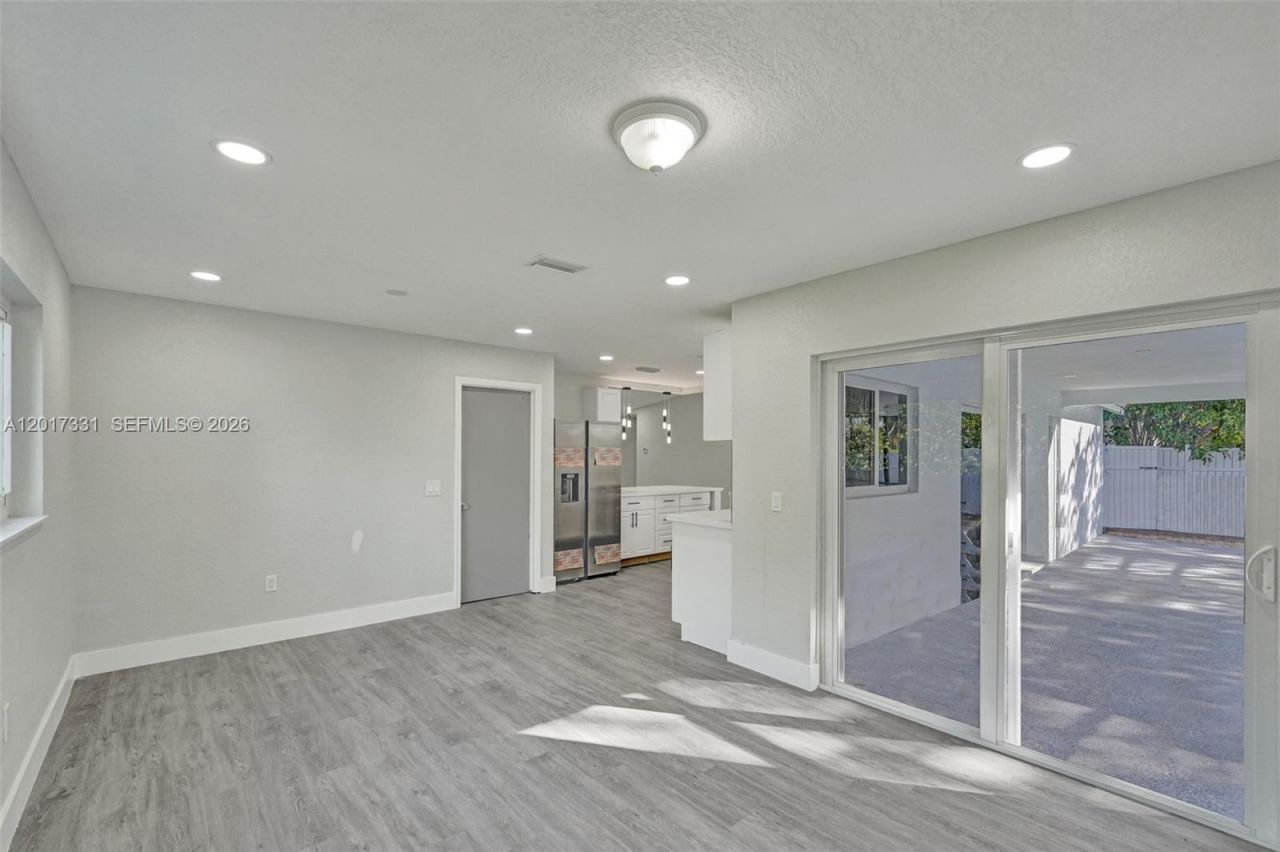 8400 NW 7th St , Pembroke Pines, FL 33024 Photo