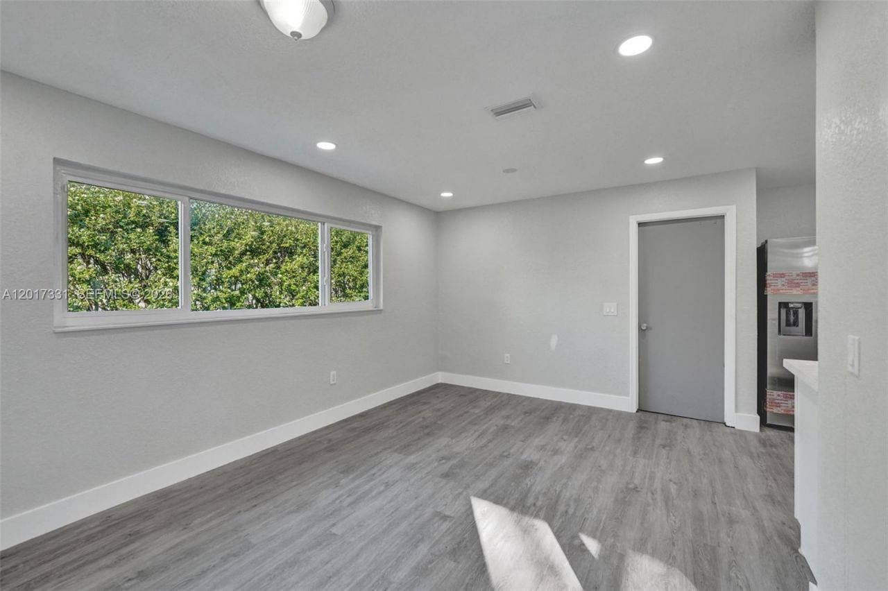 8400 NW 7th St , Pembroke Pines, FL 33024 Photo