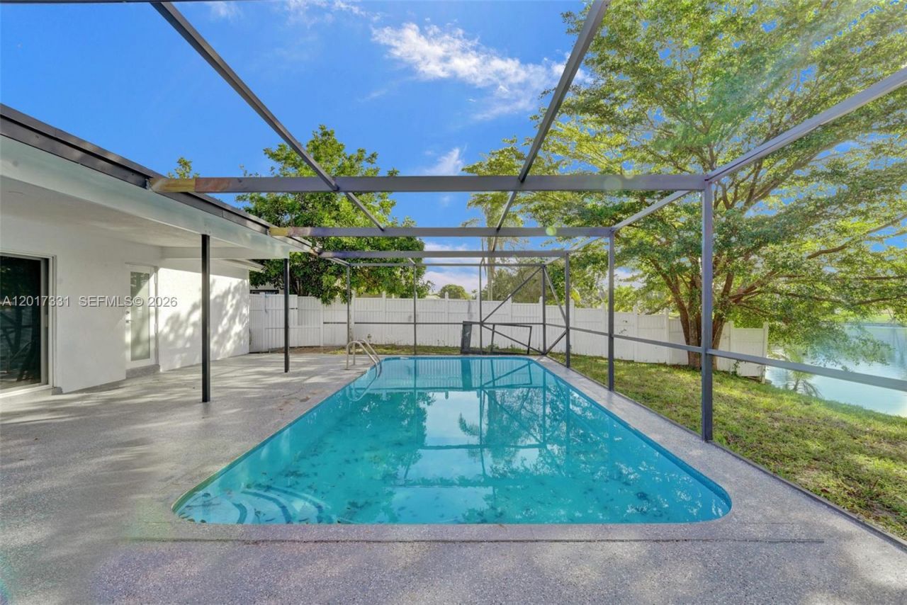 8400 NW 7th St , Pembroke Pines, FL 33024 Photo