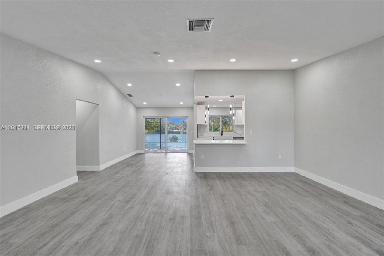 8400 NW 7th St , Pembroke Pines, FL 33024 Photo