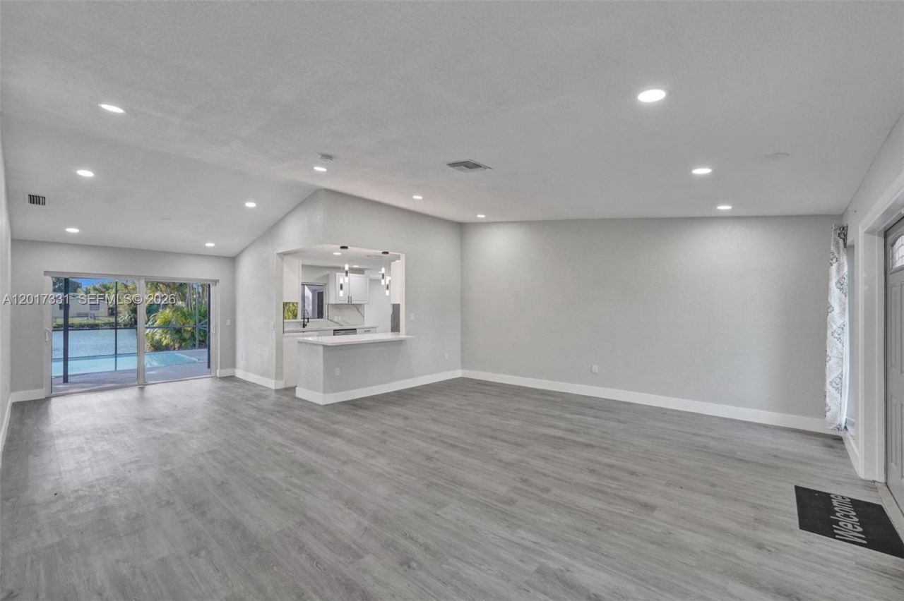 8400 NW 7th St , Pembroke Pines, FL 33024 Photo