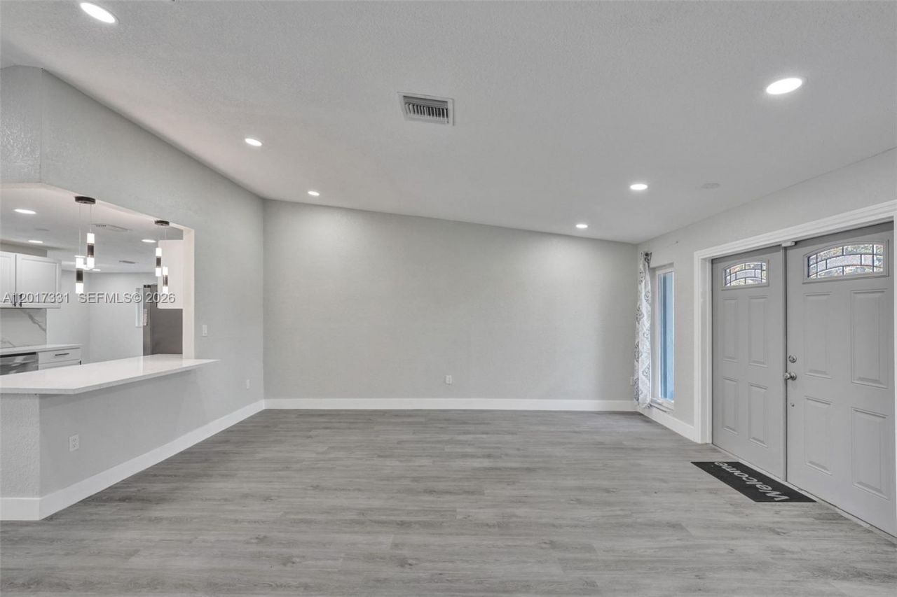 8400 NW 7th St , Pembroke Pines, FL 33024 Photo