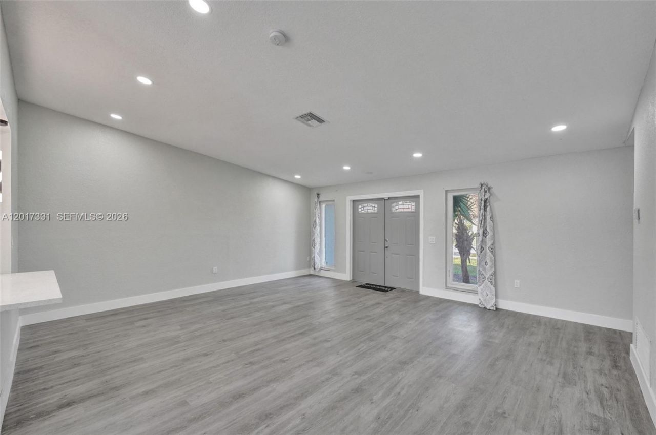 8400 NW 7th St , Pembroke Pines, FL 33024 Photo