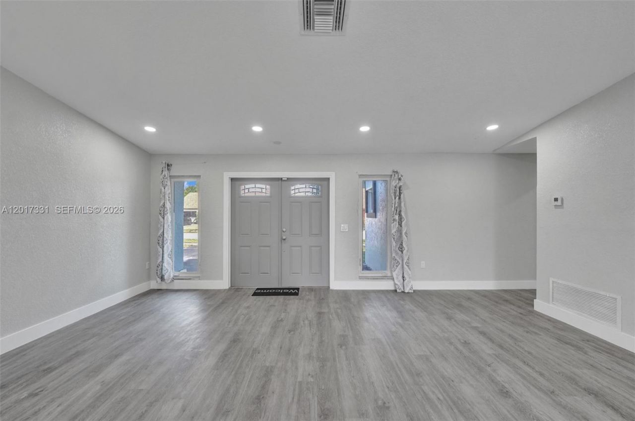 8400 NW 7th St , Pembroke Pines, FL 33024 Photo