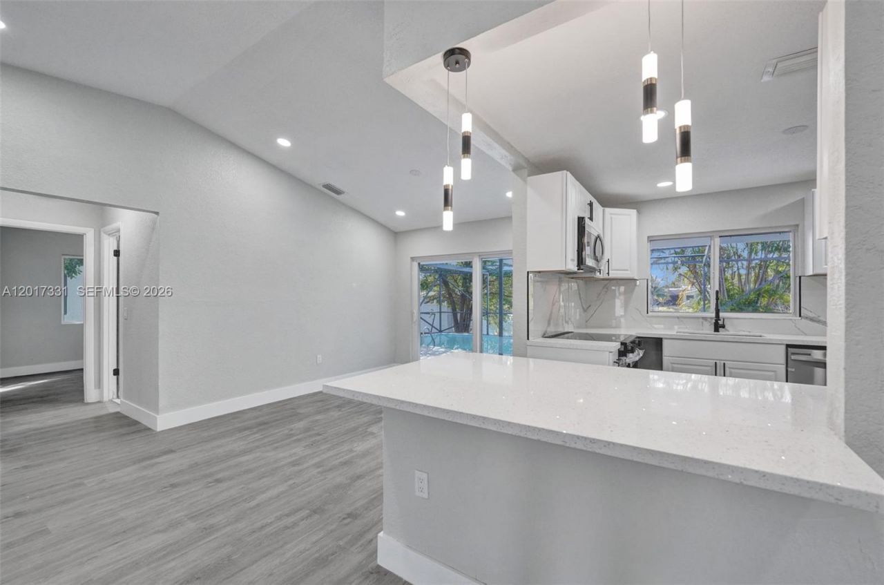 8400 NW 7th St , Pembroke Pines, FL 33024 Photo