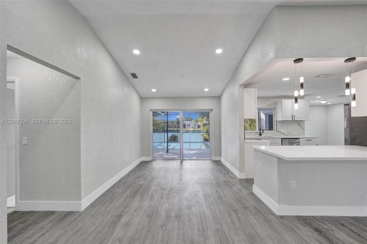 8400 NW 7th St , Pembroke Pines, FL 33024 Photo