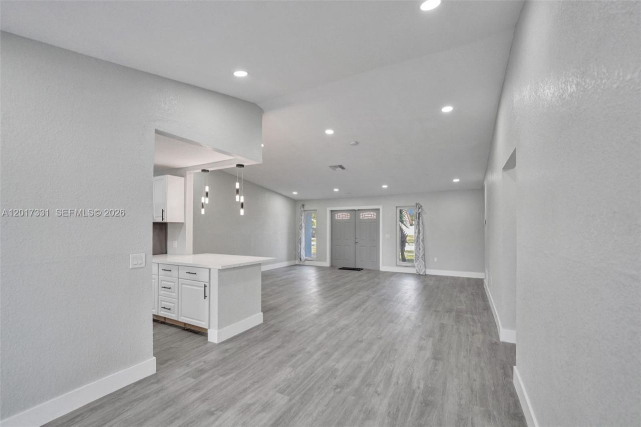 8400 NW 7th St , Pembroke Pines, FL 33024 Photo