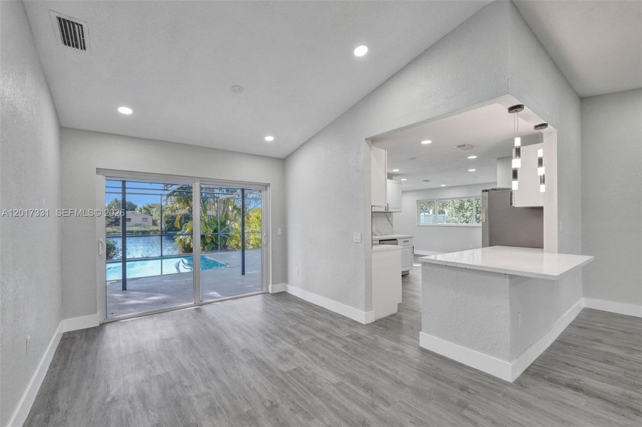 8400 NW 7th St , Pembroke Pines, FL 33024 Photo